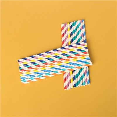 مصاصات ورقية مخططة - ألوان مختلطة